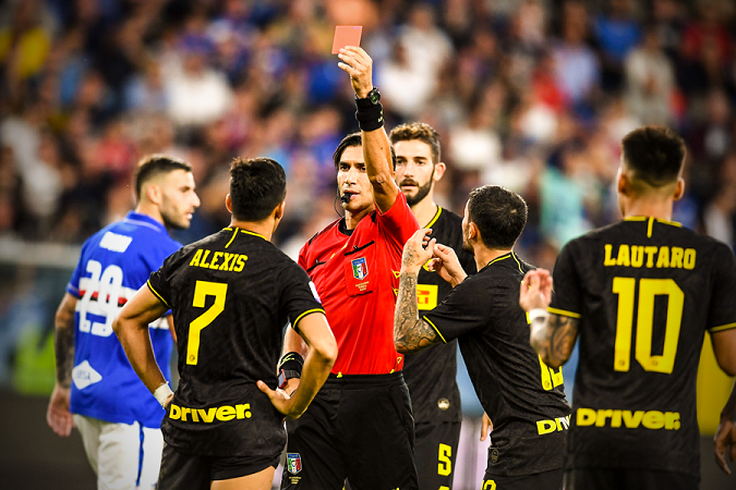 Sanchez nổ súng rồi nhận thẻ đỏ trong lần đầu đá chính, Inter duy trì mạch toàn thắng - 1