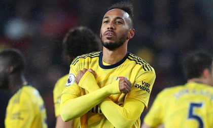 MU 1-1 Arsenal: Aubameyang và VAR lên tiếng giải cứu Arsenal