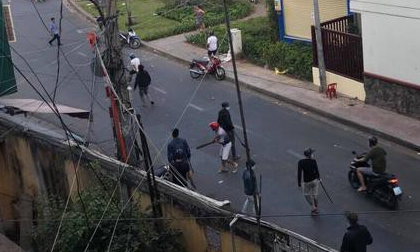 Hai nhóm 'giang hồ' hỗn chiến kinh hoàng ở Sài Gòn, 3 người bị thương nhập viện cấp cứu