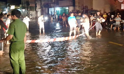 Nước ngập đường, 1 phụ nữ rơi xuống hồ Bún Xáng mất tích