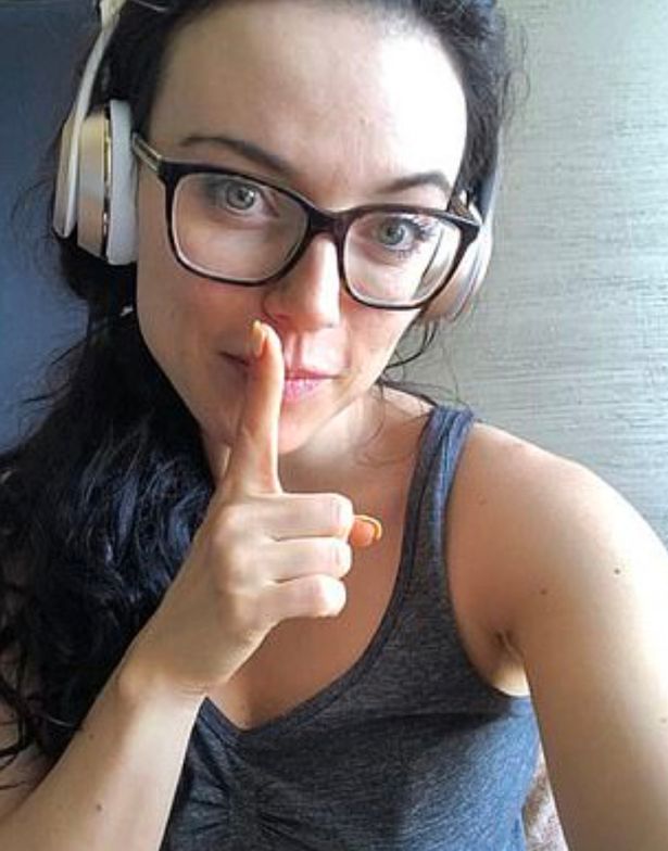 Nghịch tử giết bố mẹ, anh trai vì cuồng yêu người mẫu livestream nóng bỏng hình ảnh 2 nghich tu giet bo me, anh trai vi cuong yeu nguoi mau livestream nong bong hinh anh 2
