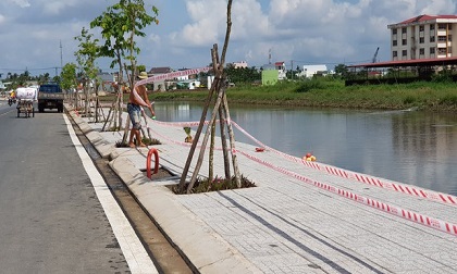 Người phụ nữ đuối nước do triều cường, bỏ lại mẹ già và con đang ăn học