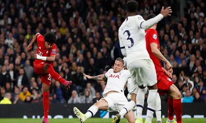 Lewandowski lập cú đúp, Bayern Munich thắng hủy diệt Tottenham 7-2