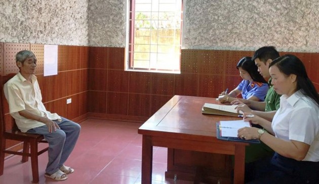 Bắt quả tang người đàn ông tóc bạc xâm hại bé gái 3 tuổi ở Lạng Sơn - Ảnh 1.