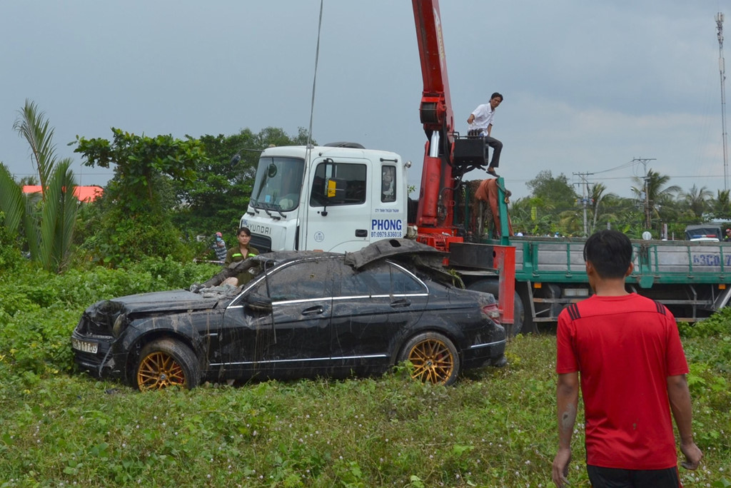 vu chim xe mercedes, 3 thi hai va 4 sinh mang: linh tinh nguoi me hinh anh 3