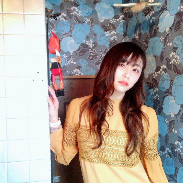Hot girl 'vạn người mê' gây choáng khi để lộ căn phòng ngập trong rác: Sống ảo vậy mệt không hả trời?