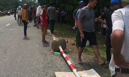 Hà Tĩnh: Xe máy nát bét, hai vợ chồng tử vong sau cú va chạm kinh hoàng với xe bán tải