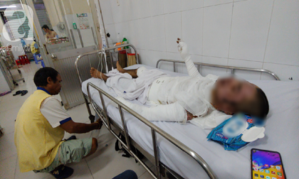 Bị vợ đuổi khỏi nhà, người chồng 23 tuổi quẫn trí mua xăng về tự thiêu khiến cơ thể bỏng nặng