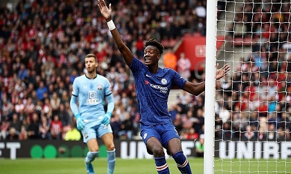 Bộ đôi Mount và Abraham lại tỏa sáng giúp Chelsea thắng tưng bừng