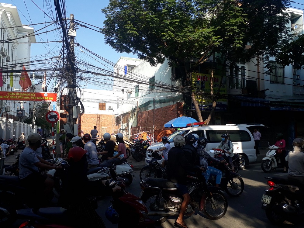 khoi cong nha, phat hien thi the nguoi dan ong trong dong cat hinh anh 1