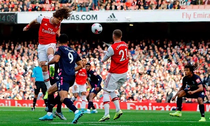 Pepe kiến tạo cho Luiz ghi bàn, Arsenal thắng nhọc tại Emirates