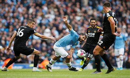 Man City thua sốc trên sân nhà