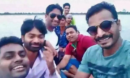 4 người cùng nhà chết đuối vì cố chụp ảnh selfie dưới sông