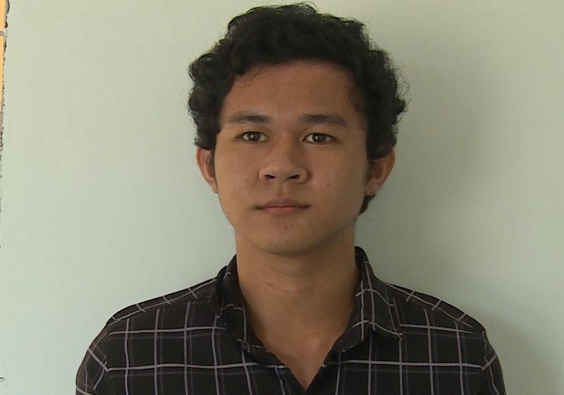 Gã thanh niên táo tợn dùng xung điện tấn công cả ông nội lẫn anh họ để cướp tài sản 