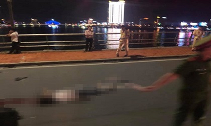 2 xe máy tông nhau trên cầu Rồng, thanh niên 22 tuổi chết thảm, 2 mẹ con trọng thương
