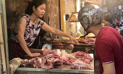 Thịt lợn tăng vọt 5 giá mỗi ngày, tiểu thương choáng váng vì cao gần gấp đôi trước đây