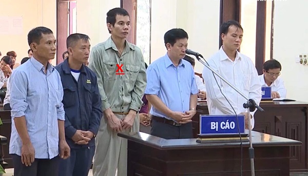 Dùng súng giả cướp hơn nửa tỷ đồng của ngân hàng Dùng súng giả cướp hơn nửa tỷ đồng của ngân hàng