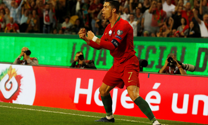 Ronaldo ghi bàn giúp Bồ Đào Nha thắng đậm ở VL Euro 2020