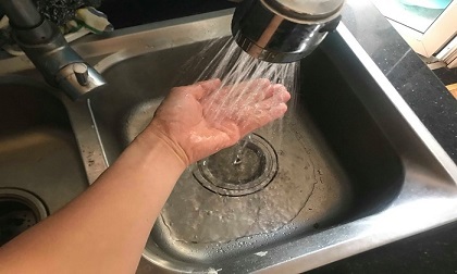 Vụ nước sạch có mùi lạ: 'Nếu nước dùng dư lượng clo quá mức, người dân có thể phải đối mặt với nguy cơ khó thở, tràn dịch màng phổi'