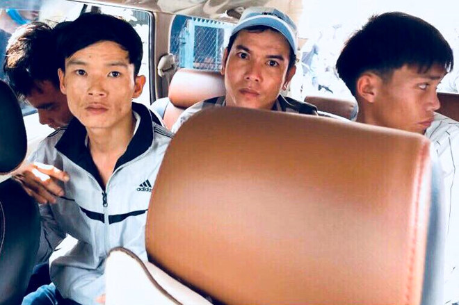 Nhóm người liên quan bị cảnh sát bắt giữ. (Ảnh: Zing).