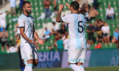 Vắng Messi, Argentina vẫn 'đánh tennis' với Ecuador