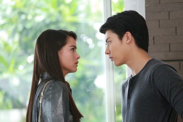 Người phụ nữ đang có tư tưởng ngoại tình về đến nhà nhất định sẽ có 1 trong 3 biểu hiện không cách nào che giấu này