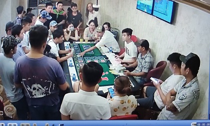 Bắt ổ đánh bạc trong khách sạn giữa trung tâm Cần Thơ