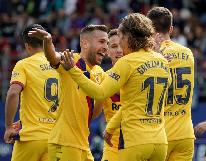 Messi, Suarez, Griezmann cùng nổ súng, Barca vươn lên ngôi đầu La Liga