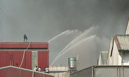 Cháy lớn tại công ty sản xuất giày ở Bình Dương
