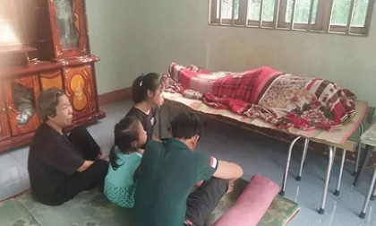 Quặn lòng cảnh 3 đứa con khóc ngất bên thi thể người mẹ sau tai nạn giao thông ở Đồng Nai