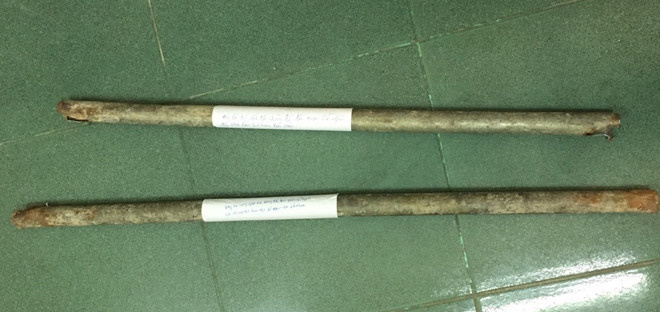 Hung khí các đối tượng dùng đập phá quán nhậu. Ảnh: Thanh Niên