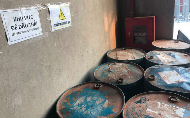 Cận cảnh nơi lưu giữ dầu thải bị tuồn ra 'đầu độc' nước sông Đà của Công ty gốm sứ Thanh Hà Cận cảnh nơi lưu giữ dầu thải bị tuồn ra 'đầu độc' nước sông Đà của Công ty gốm sứ Thanh Hà