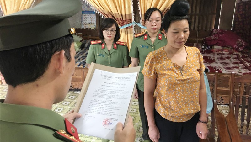 Bắt một phụ nữ với cáo buộc đưa hối lộ để nâng điểm thi THPT Quốc gia