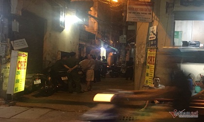 Hà Nội: Hai bố con thau rửa bể ngầm, người con trai tử vong