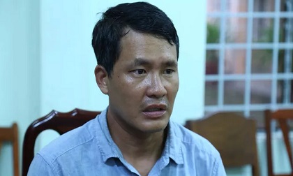 Người chồng đâm chết 'tình địch' 17 tuổi ra đầu thú