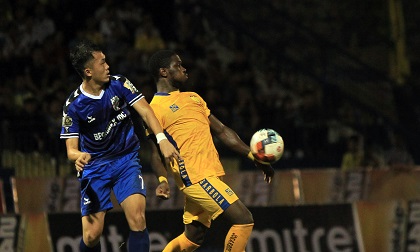 Cầm hòa Bình Dương, Thanh Hóa giành quyền đá play-off