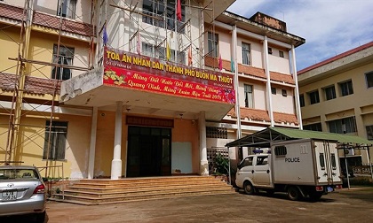 Nữ kiểm sát viên đang mang thai bị đánh nhập viện
