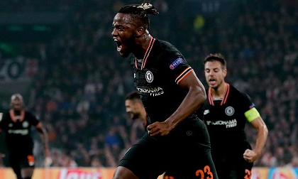 Batshuayi hóa người hùng, Chelsea ca khúc khải hoàn rời sân Ajax