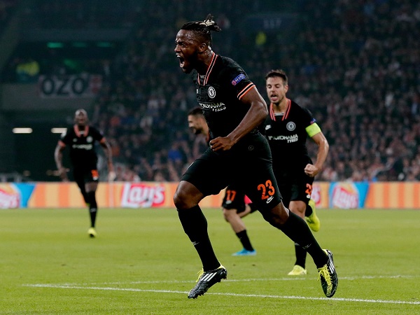 Batshuayi hóa người hùng, Chelsea ca khúc khải hoàn rời sân Ajax - 1