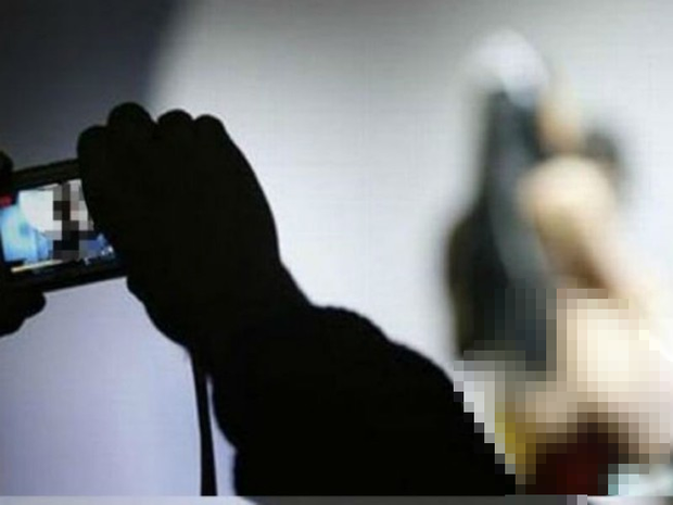 Người phụ nữ có chồng bị 'phi công trẻ' tống tiền bằng video 'nóng'