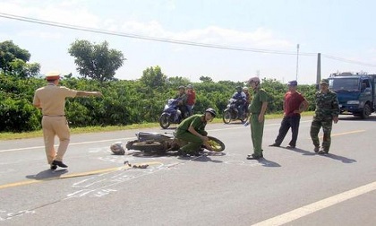Người đàn ông tử vong nghi do bị ô tô tông trong đêm rồi bỏ chạy