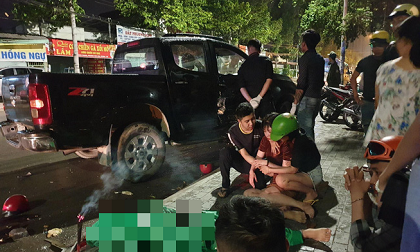 Cô gái ngã quỵ khi chứng kiến cảnh em trai tử vong sau tai nạn