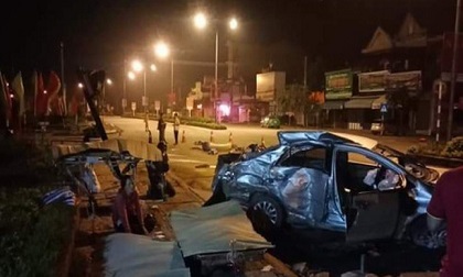 Xe khách đâm taxi, 3 hành khách tử vong, tài xế nguy kịch