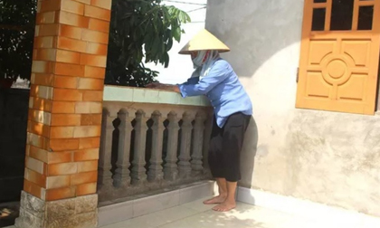 Giây phút bàng hoàng chồng về nhà bố mẹ vợ cầm dao chém vợ và nam đồng nghiệp trọng thương