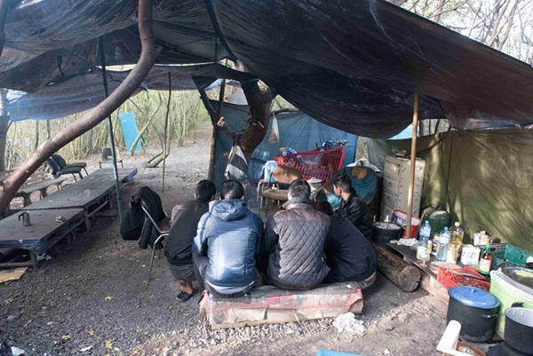 nhung phut giay sinh tu trong thung container lanh den nuoc anh hinh anh 3