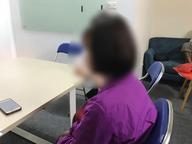 Nghi án thiếu nữ 14 tuổi bị bạn nhậu hãm hiếp, phẫn uất đến cắt cổ tay rồi treo cổ tự tử Nghi án thiếu nữ 14 tuổi bị bạn nhậu hãm hiếp, phẫn uất đến cắt cổ tay rồi treo cổ tự tử