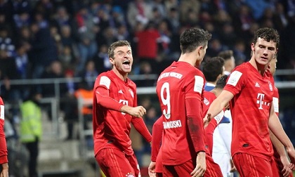 Bayern Munich vất vả hạ 10 cầu thủ Bochum ở cúp Quốc gia
