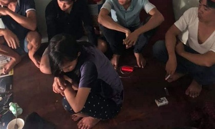 Bắt quả tang 8 đối tượng nam nữ tổ chức 'tiệc' ma túy trong phòng trọ