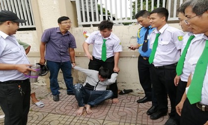 Nhà báo lao xe cùng tài xế bắt “nóng” tên cướp giật