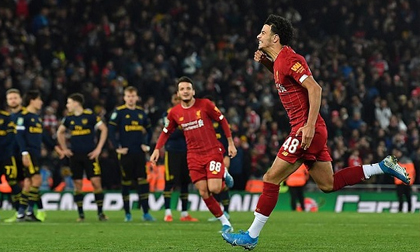 Liverpool đánh bại Arsenal trên chấm luân lưu sau đại tiệc với 10 bàn thắng
